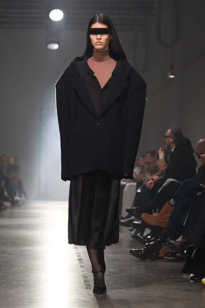 Look 3